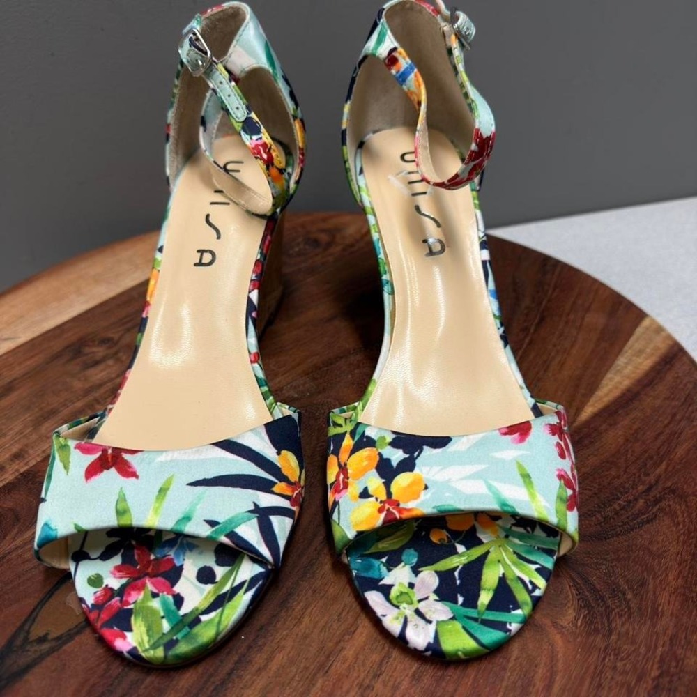 UNISA FLORAL WEDGE SANDAL SZ 9